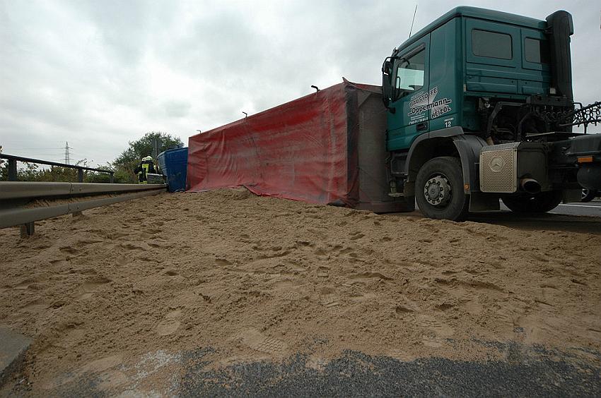 VU LKW umgekippt Kerkraderstr Fotos Fuchs P30.jpg